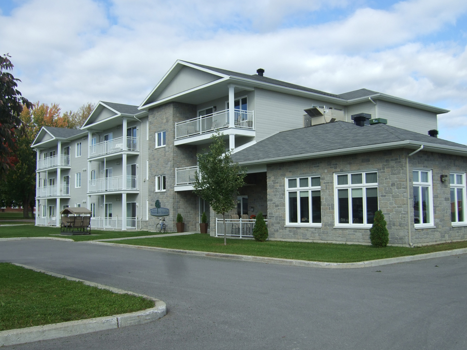 Entrepreneur en revêtement extérieur et finition extérieure à Joliette, Repentigny, Terrebonne, Mascouche ou dans Lanaudière et ses environs| Construction et Rénovation Joliette
